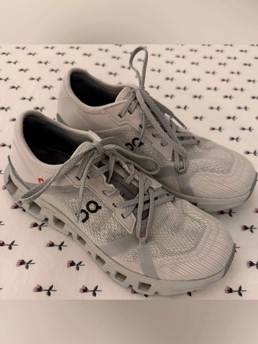 .On Cloud X 4 AD – Women’s Size 6 – Wolf/Alloy – GUC